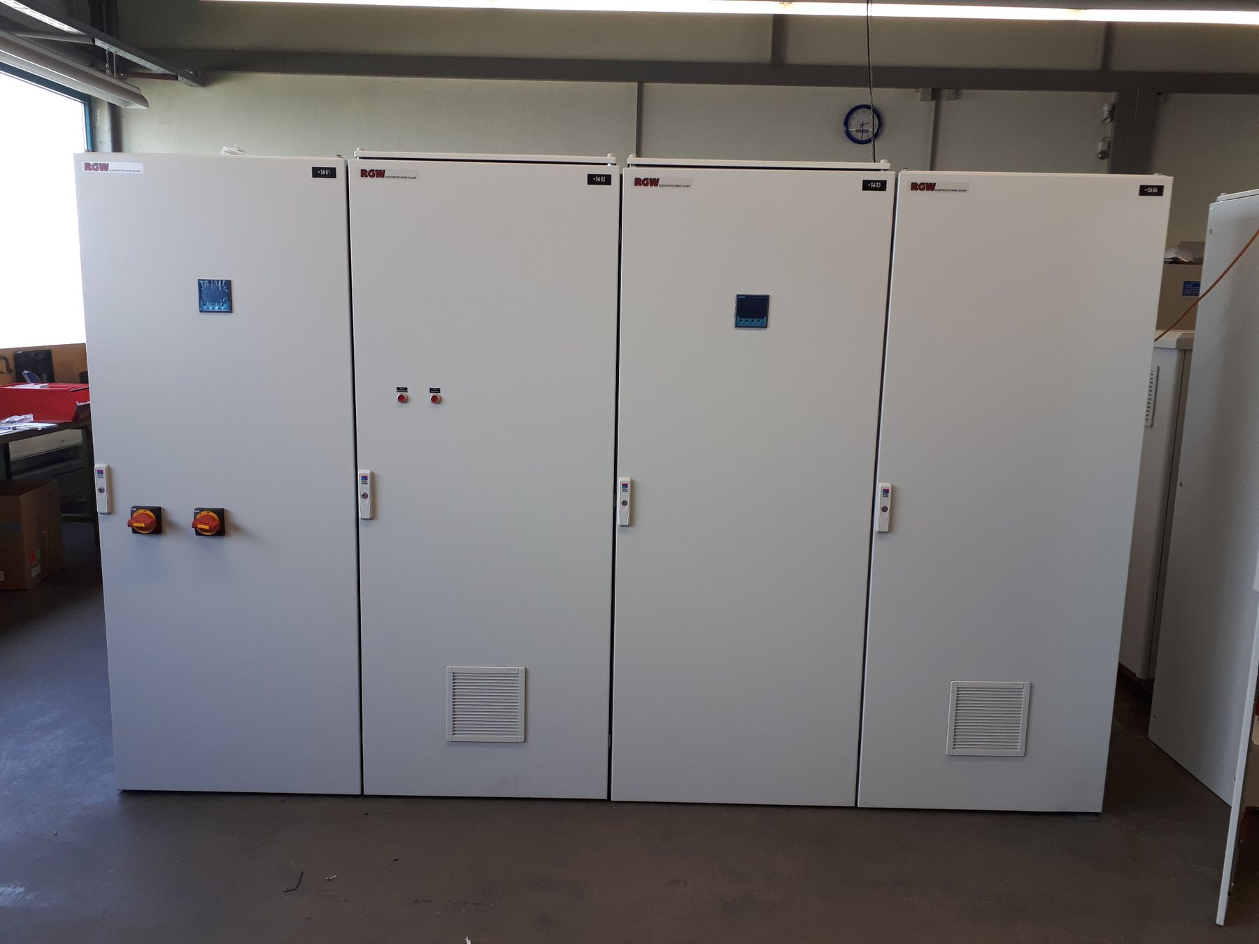 Mehrfeld-Schaltanlage aus der Fertigung von RGW Elektrotechnik